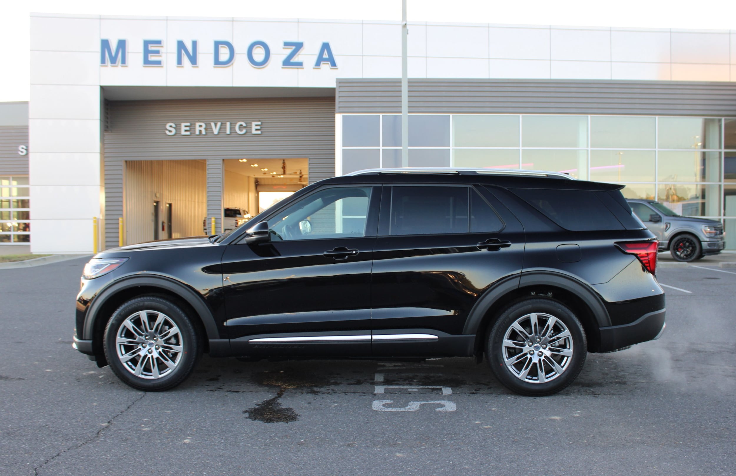 2026 Ford Explorer Platinum's photo