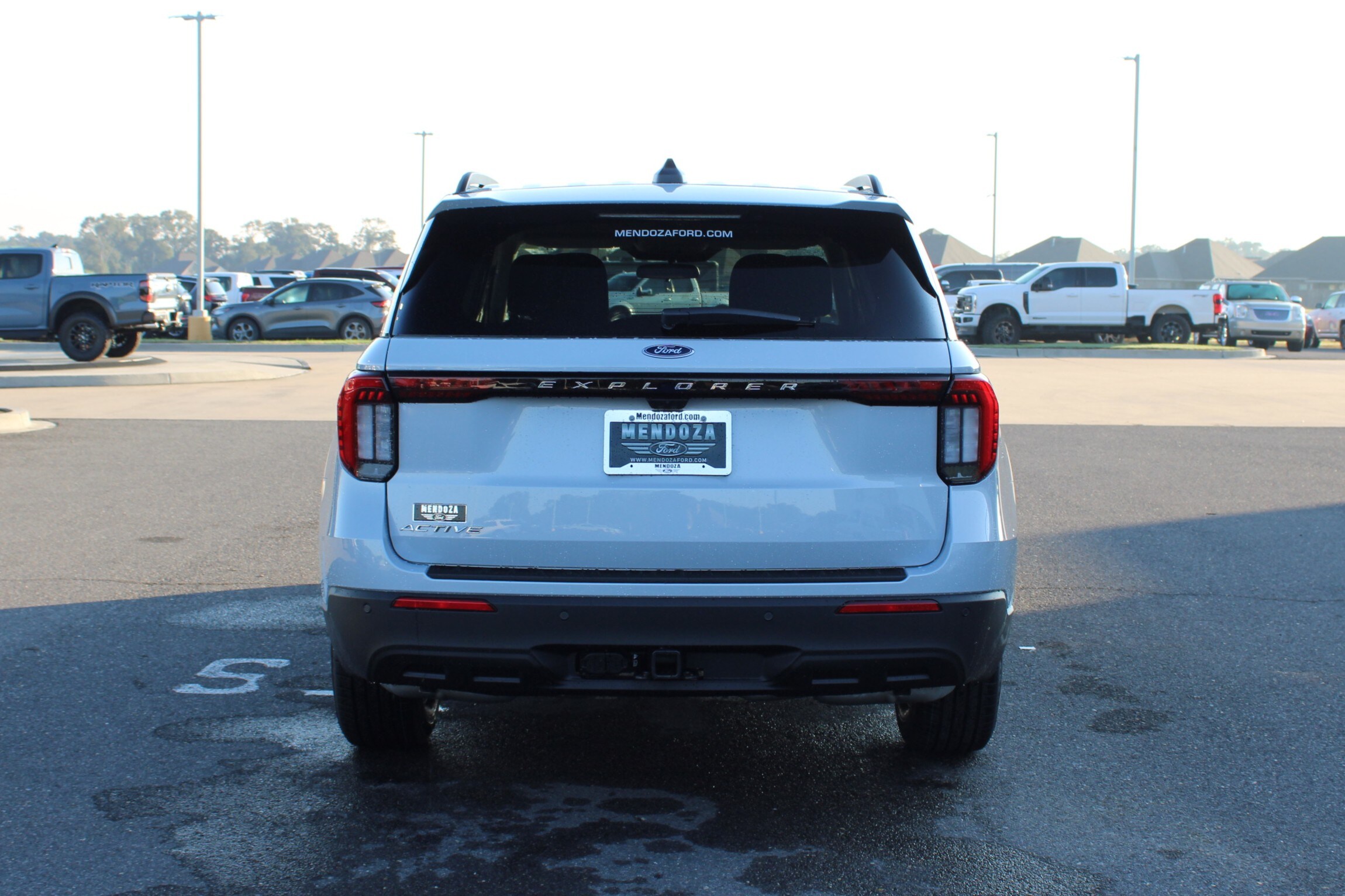 2025 Ford Explorer photo 2