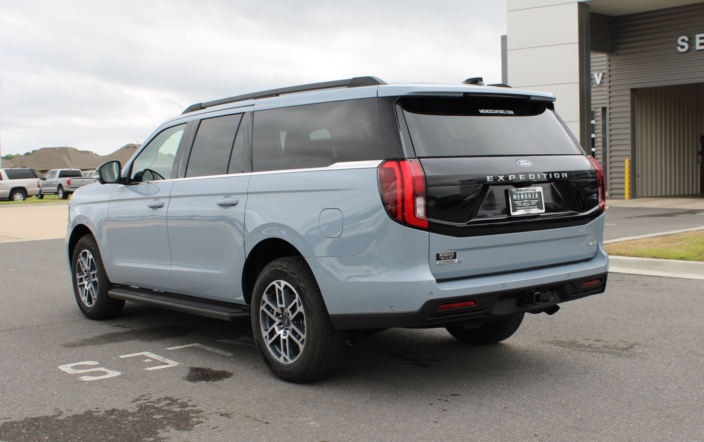 2025 Ford Expedition MAX photo 2