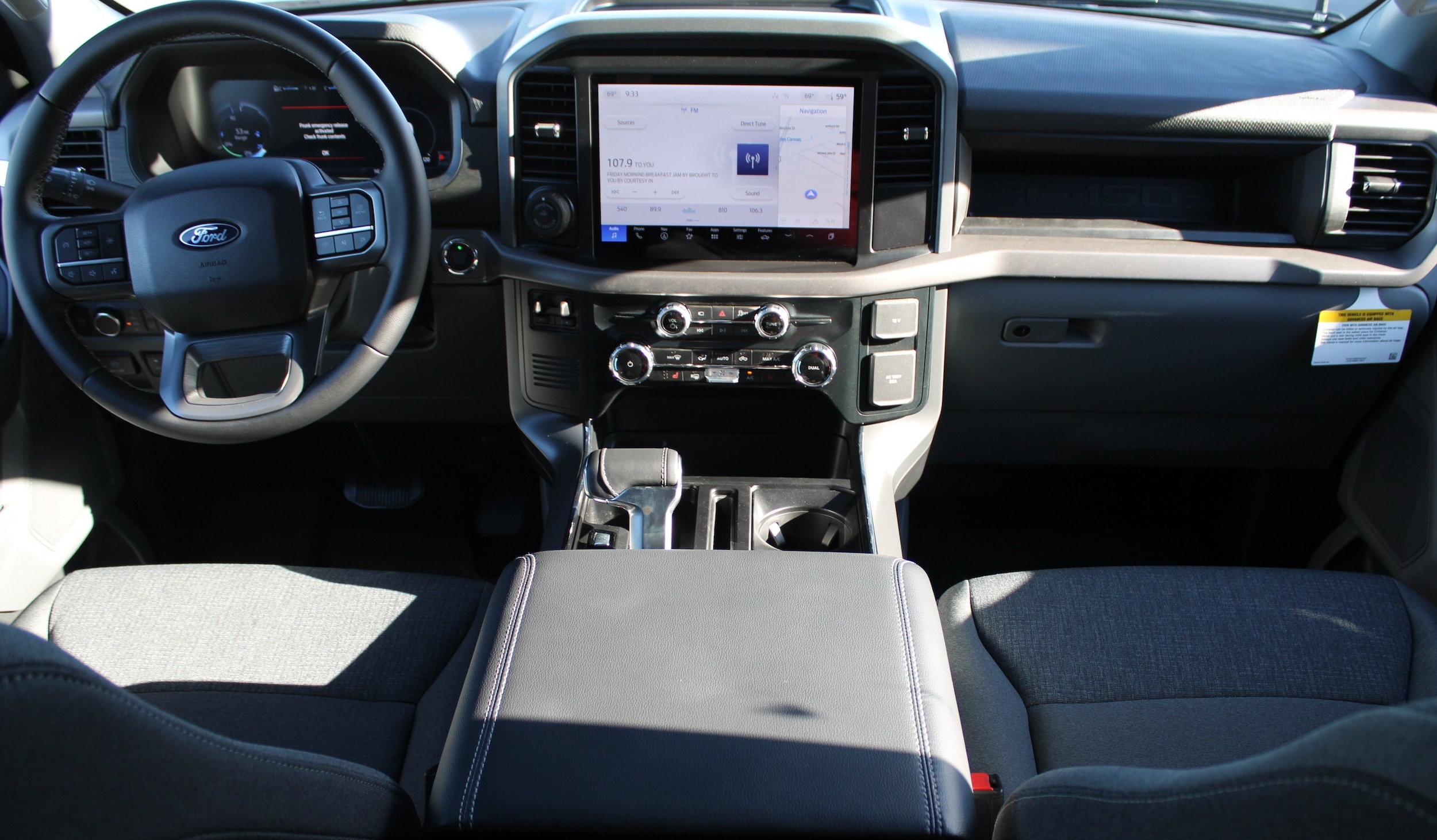 2025 Ford F-150 Lightning XLT - Photo 25