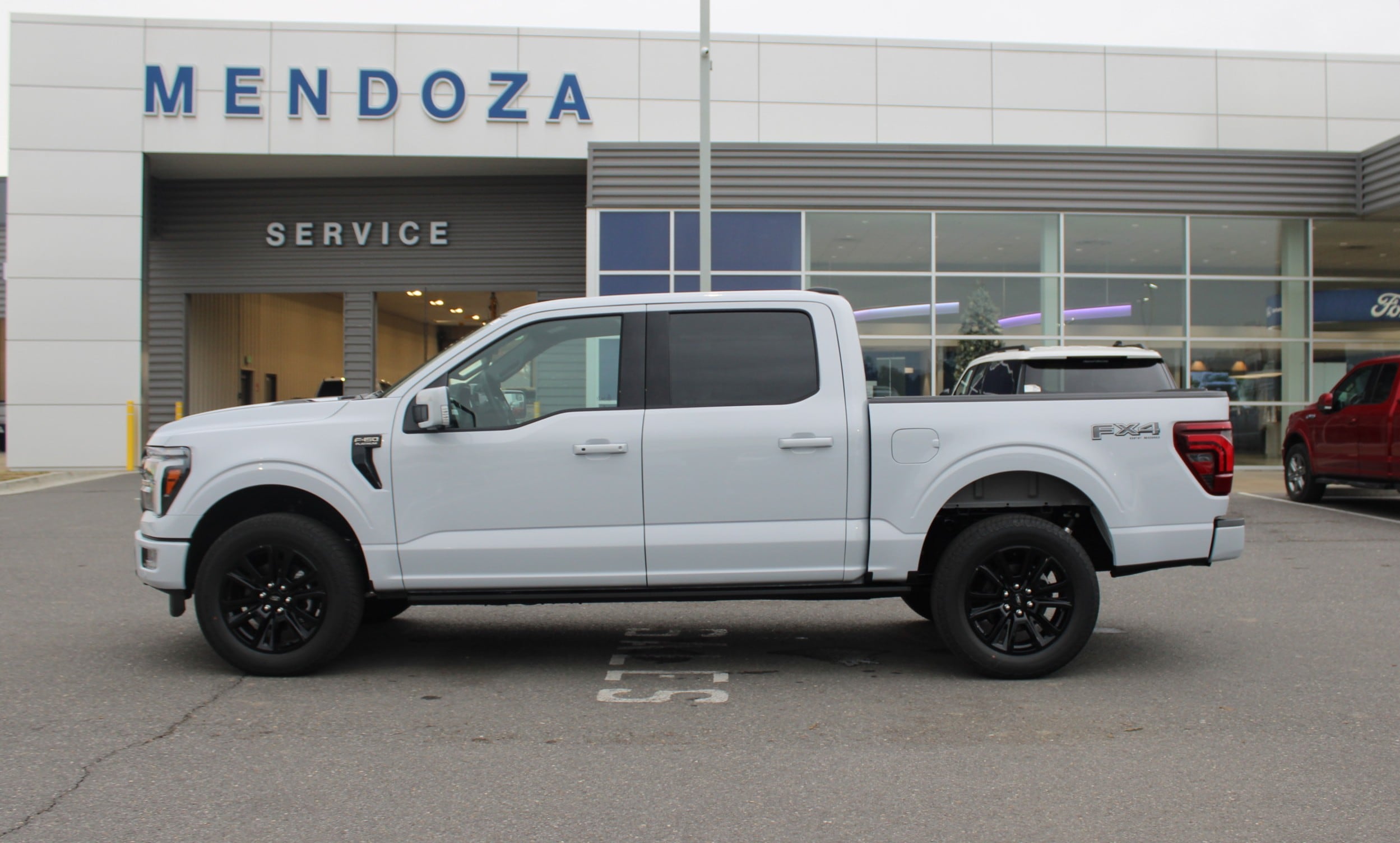 2025 Ford F-150 Platinum's photo