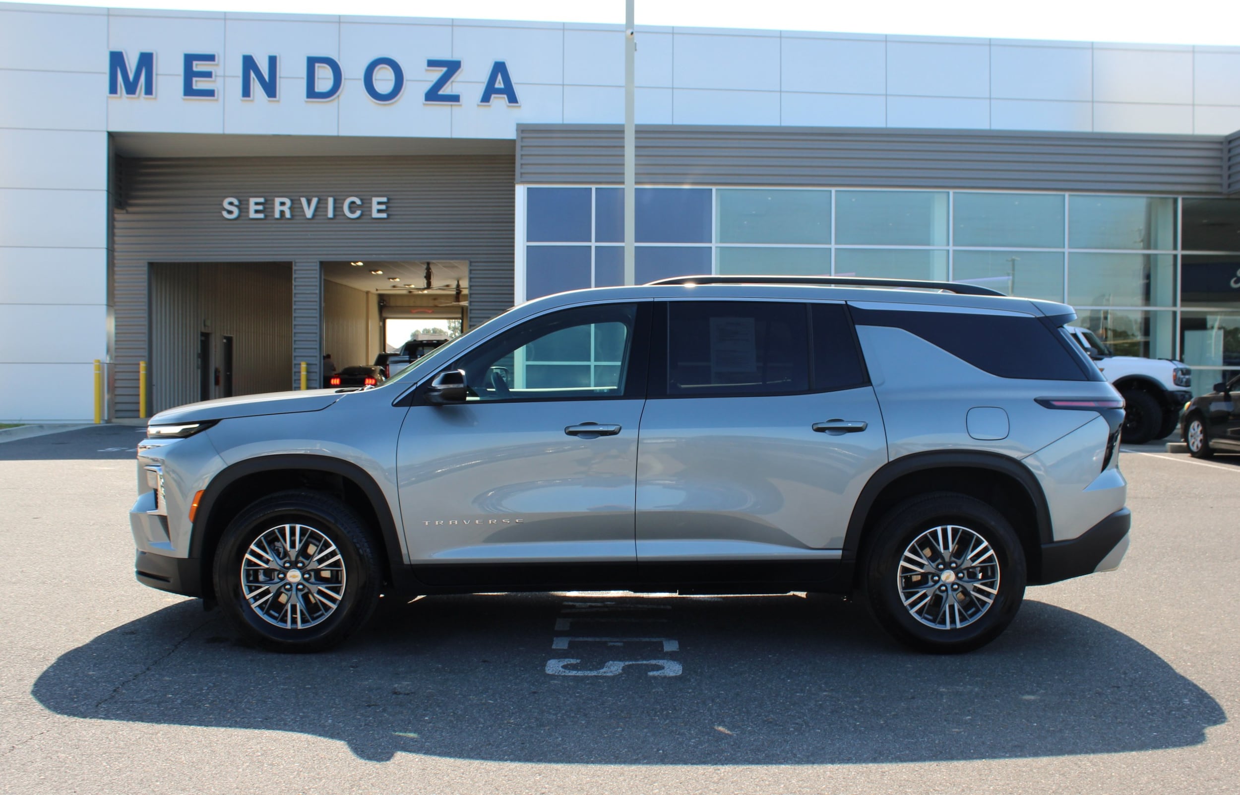 2025 Chevrolet Traverse LT's photo