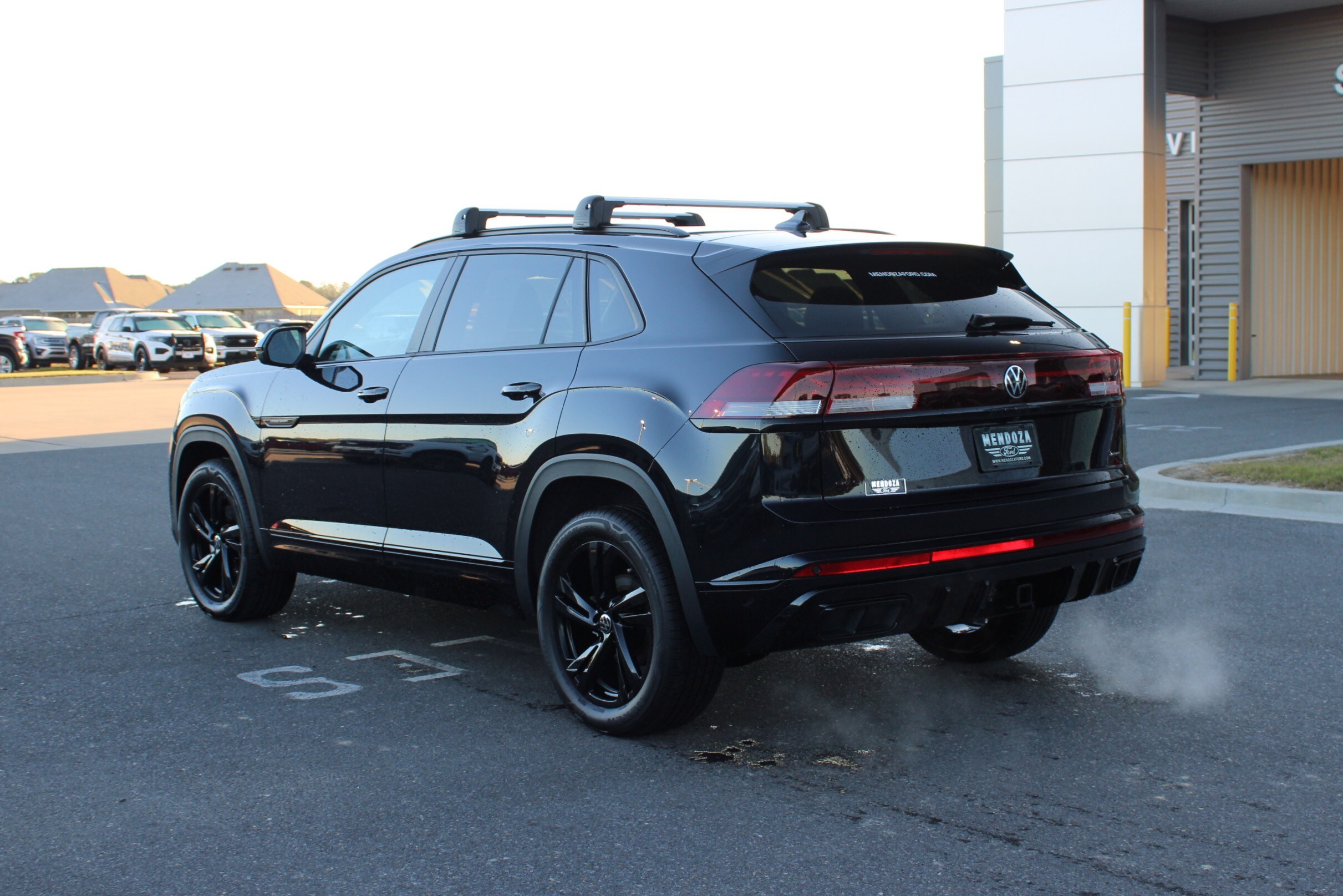 2026 Volkswagen Atlas Cross Sport SEL R-Line photo 2