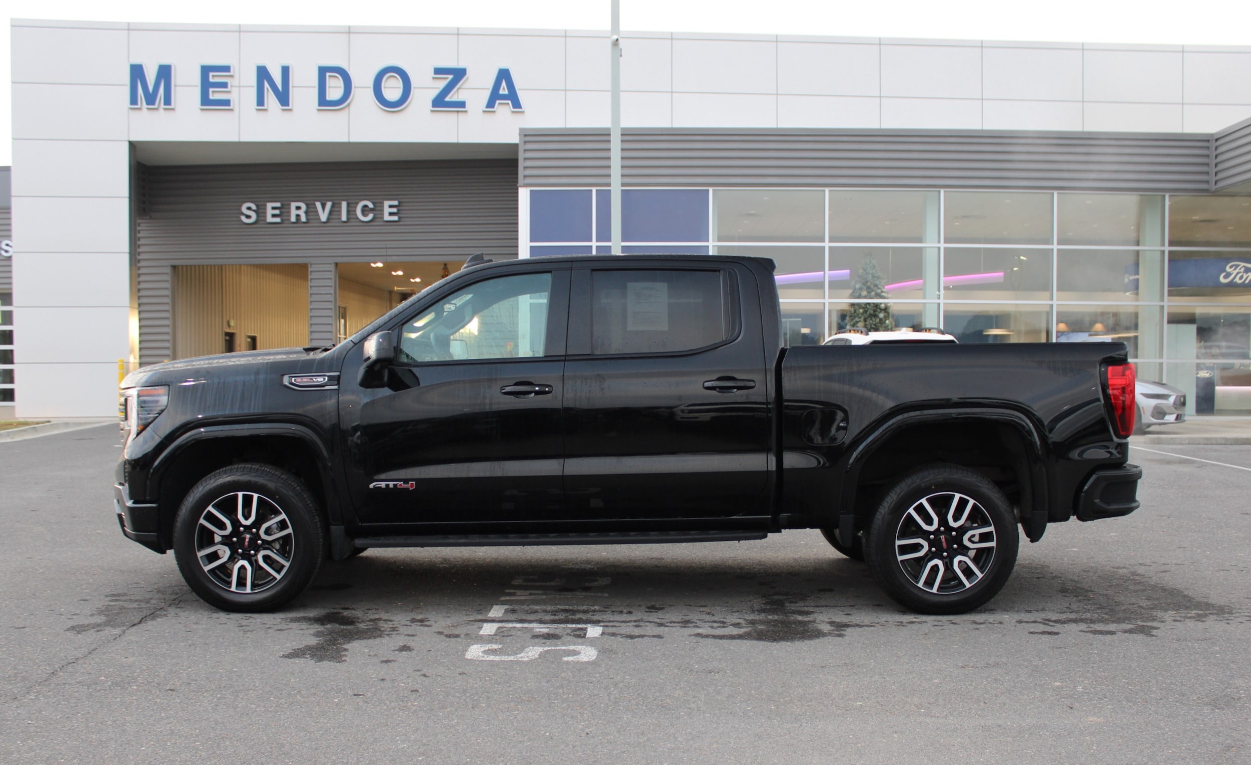 2023 GMC Sierra 1500 AT4's photo