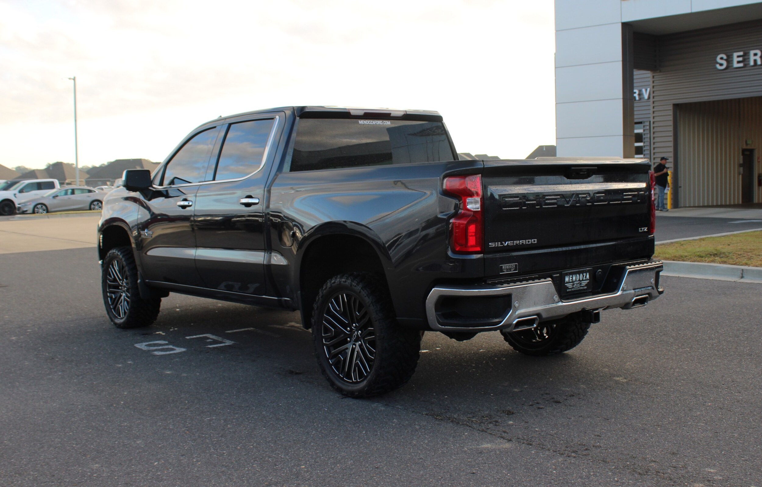 2022 Chevrolet Silverado 1500 LTZ photo 2