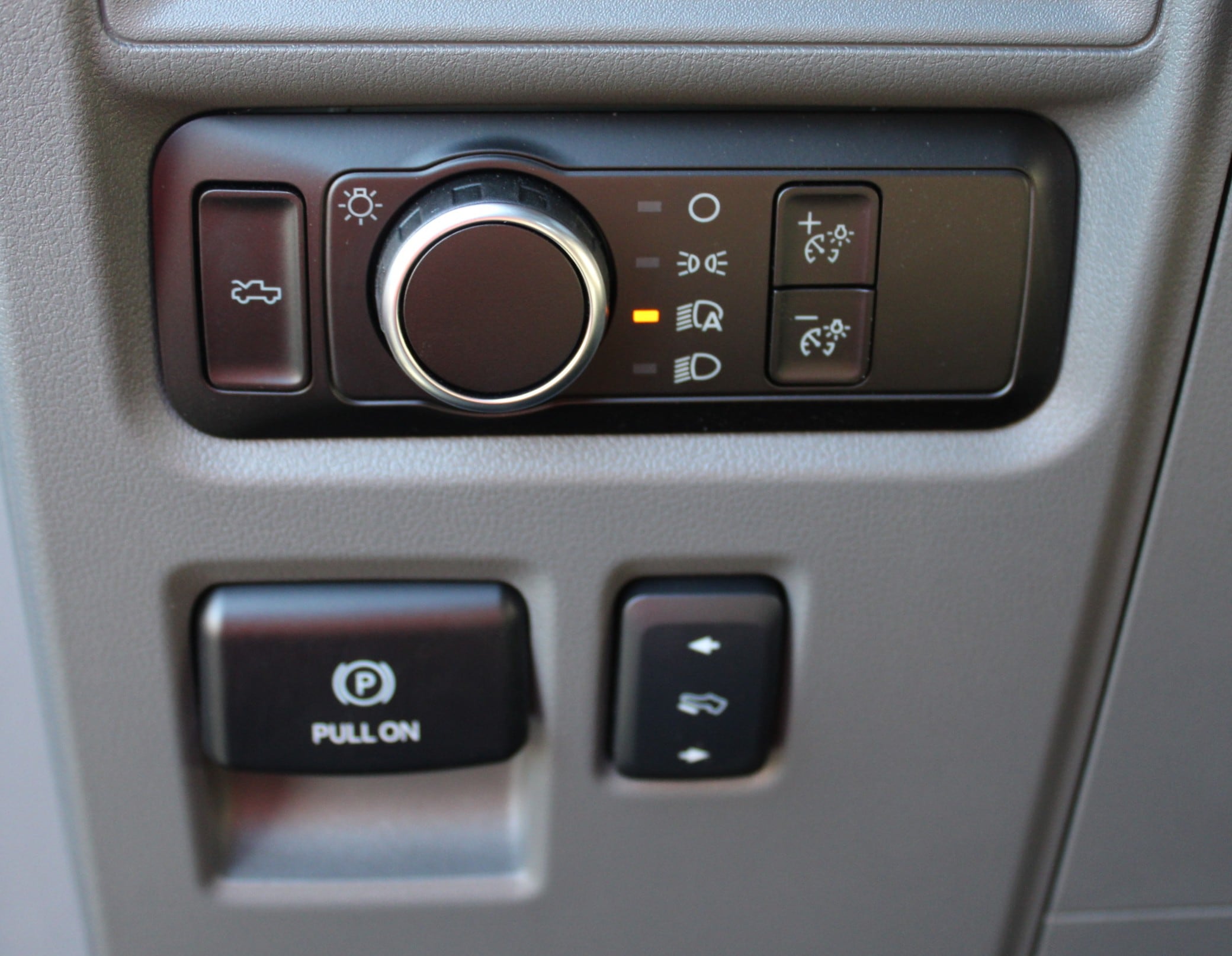 2025 Ford F-150 Lightning XLT - Photo 34