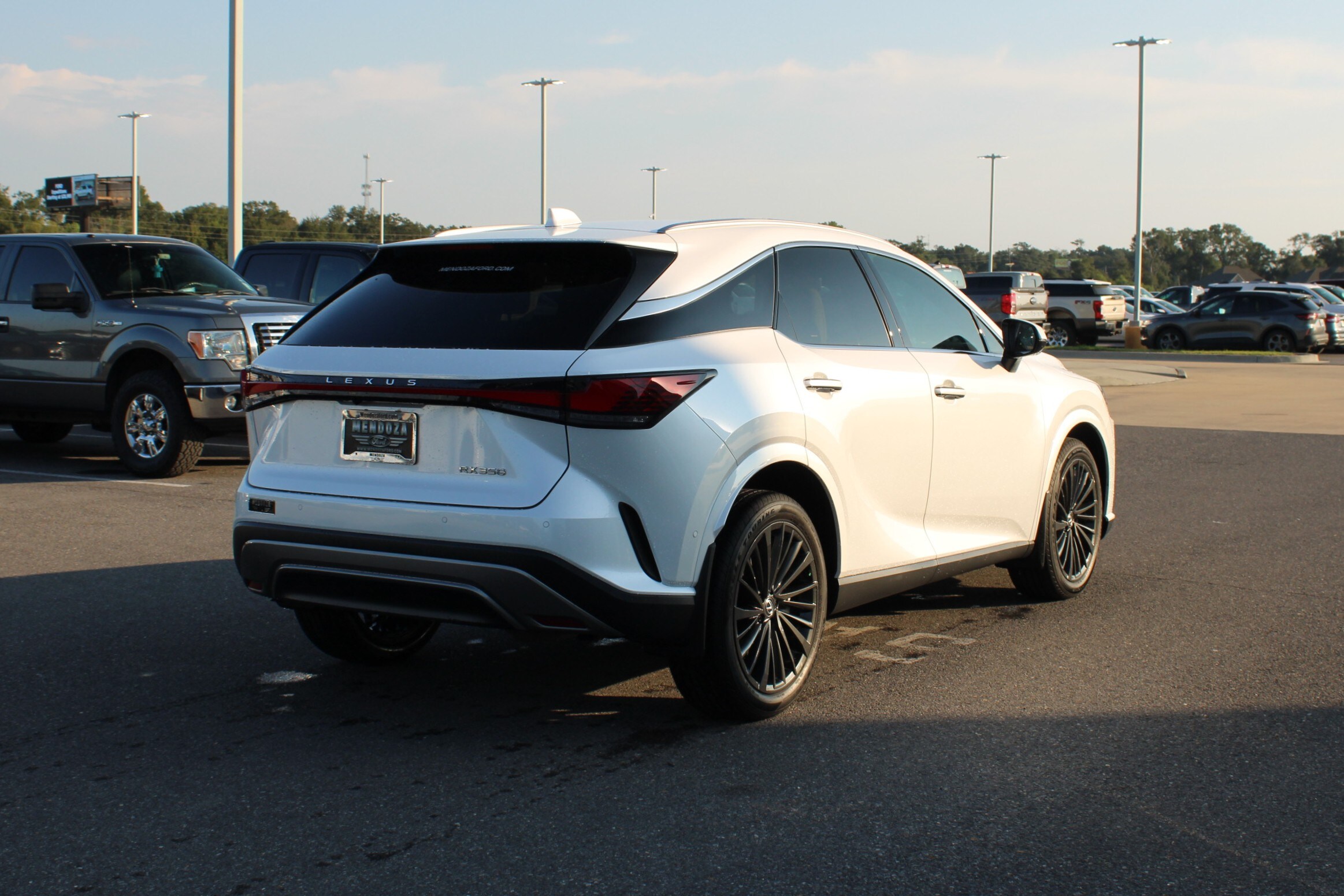 2024 Lexus RX 350 Luxury photo 4