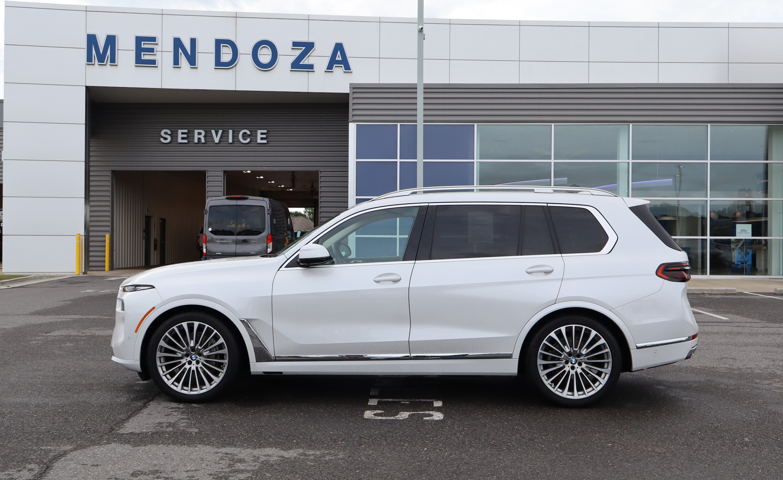 2024 BMW X7 xDrive40i's photo