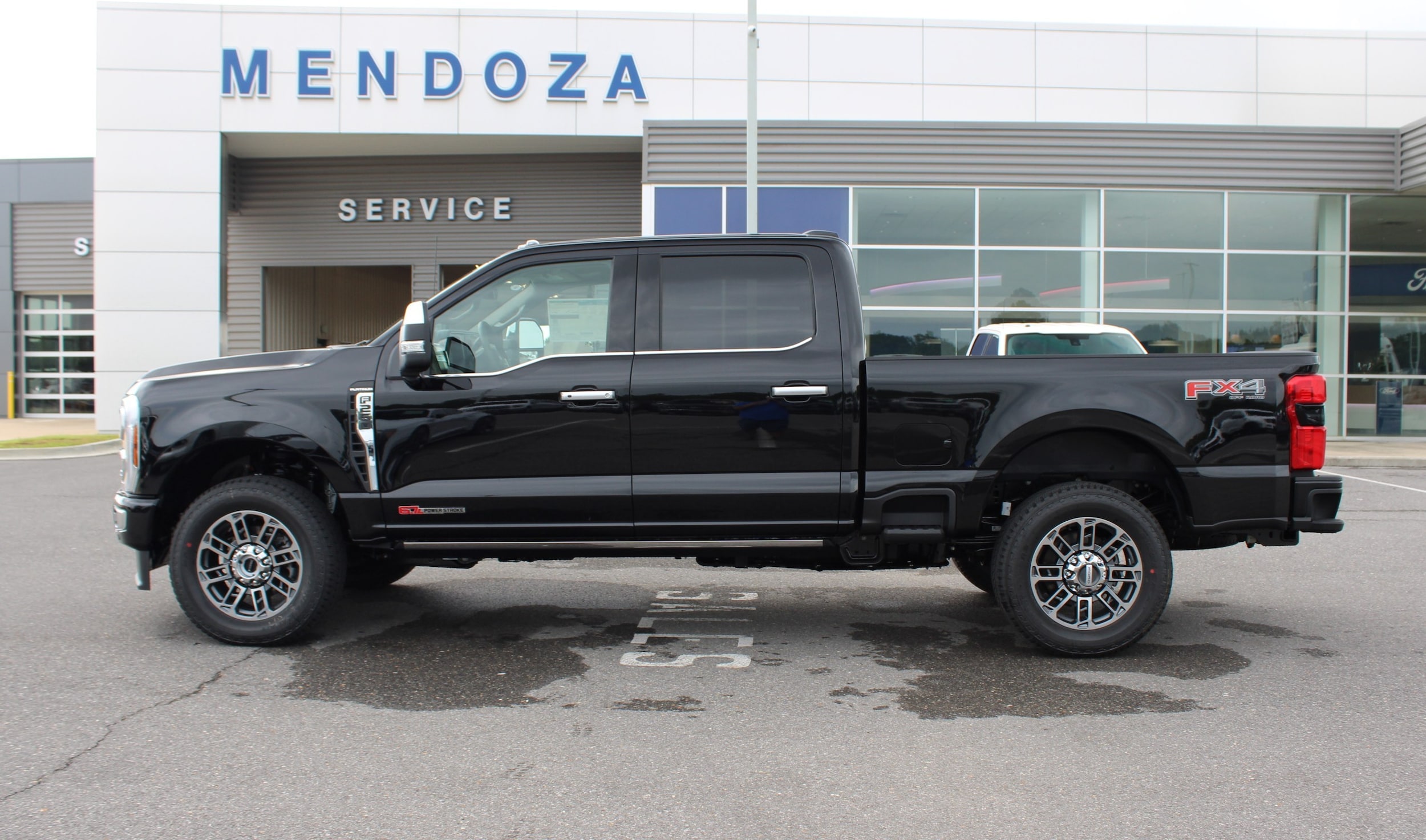 2025 Ford F-250 Super Duty Platinum's photo