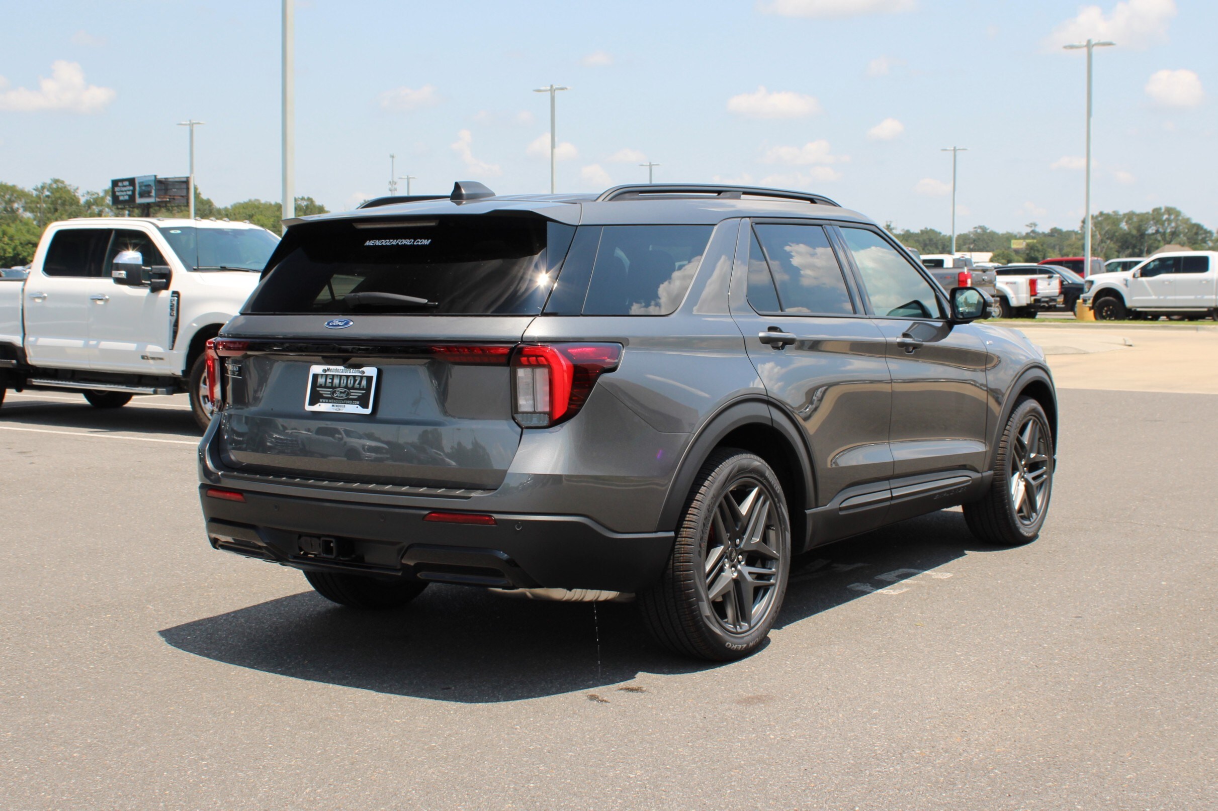 2025 Ford Explorer ST-Line photo 4
