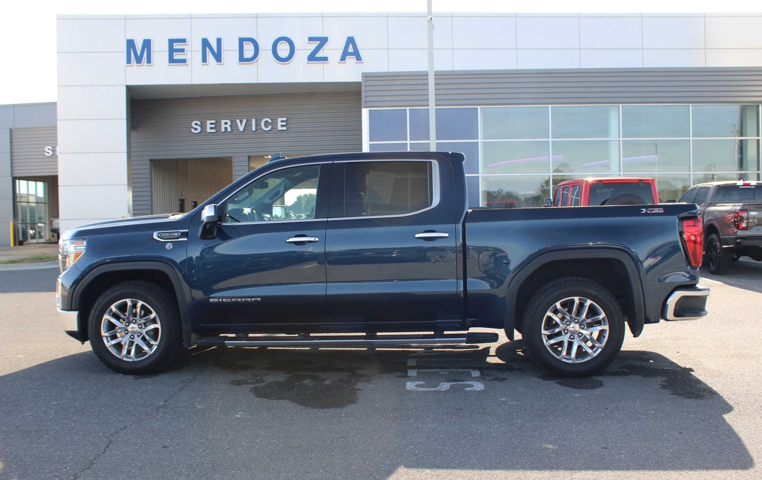 2019 GMC Sierra 1500 SLT's photo