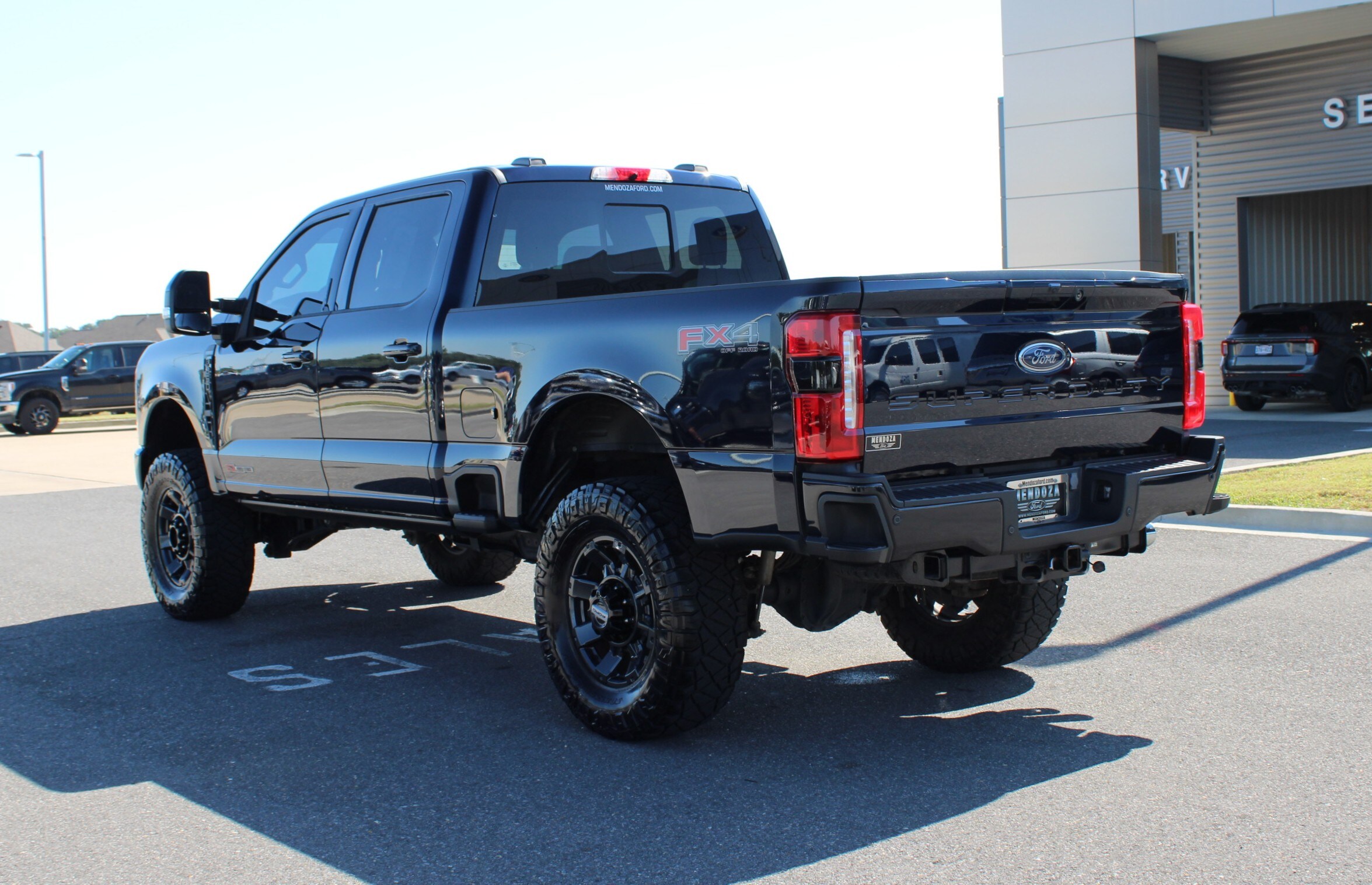 2023 Ford F-250 Lariat photo 2