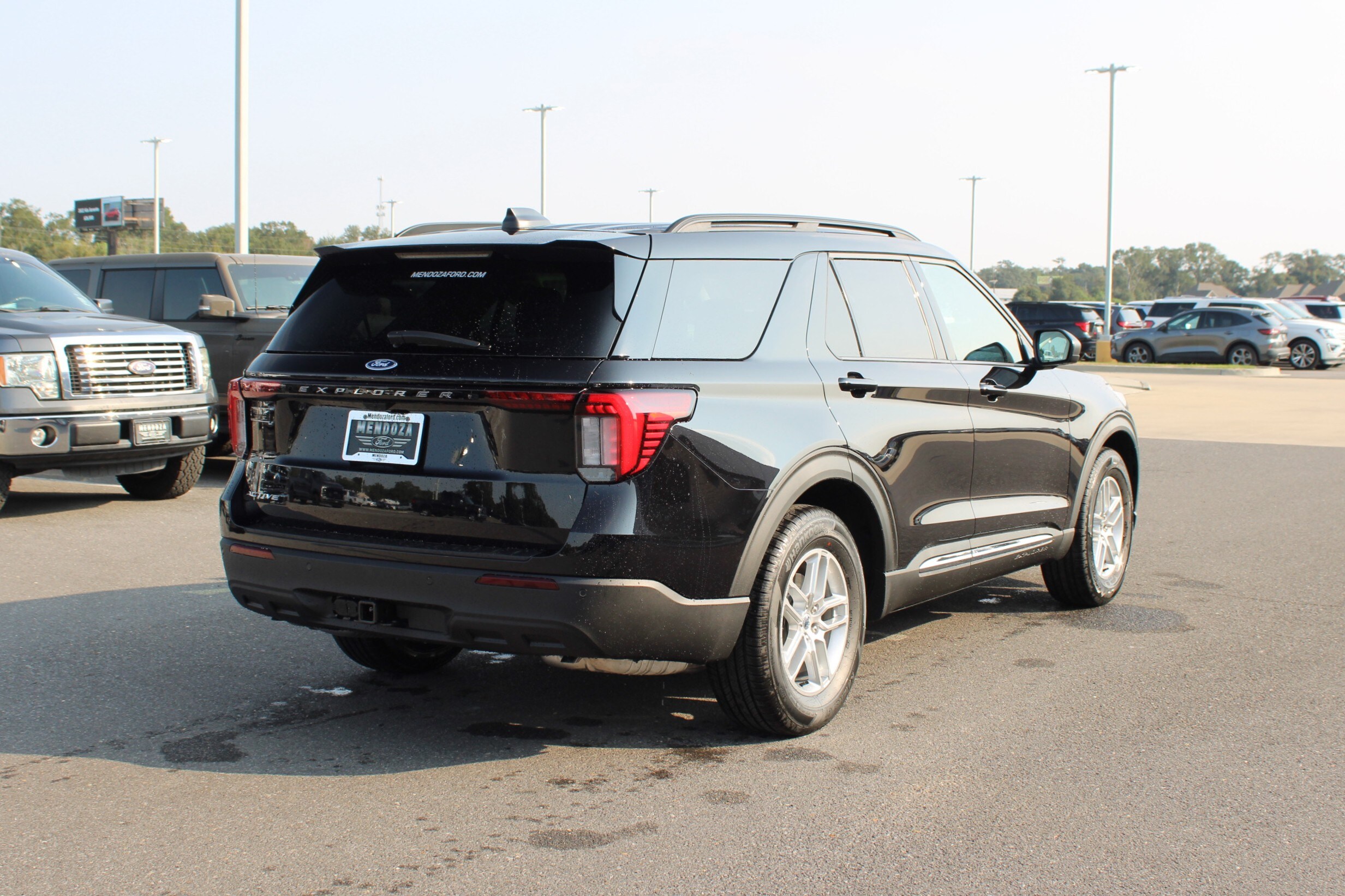 2025 Ford Explorer photo 4