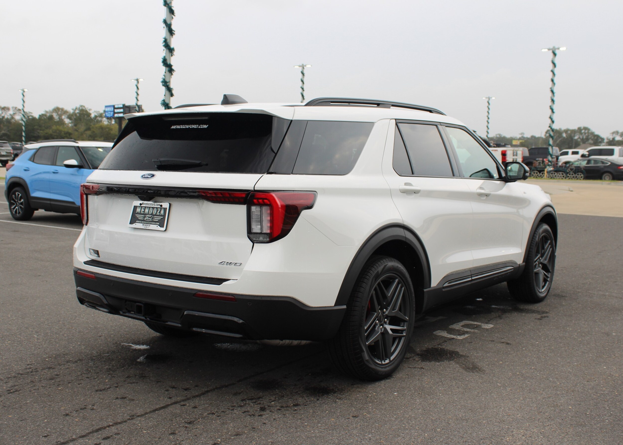 2025 Ford Explorer ST-Line photo 4