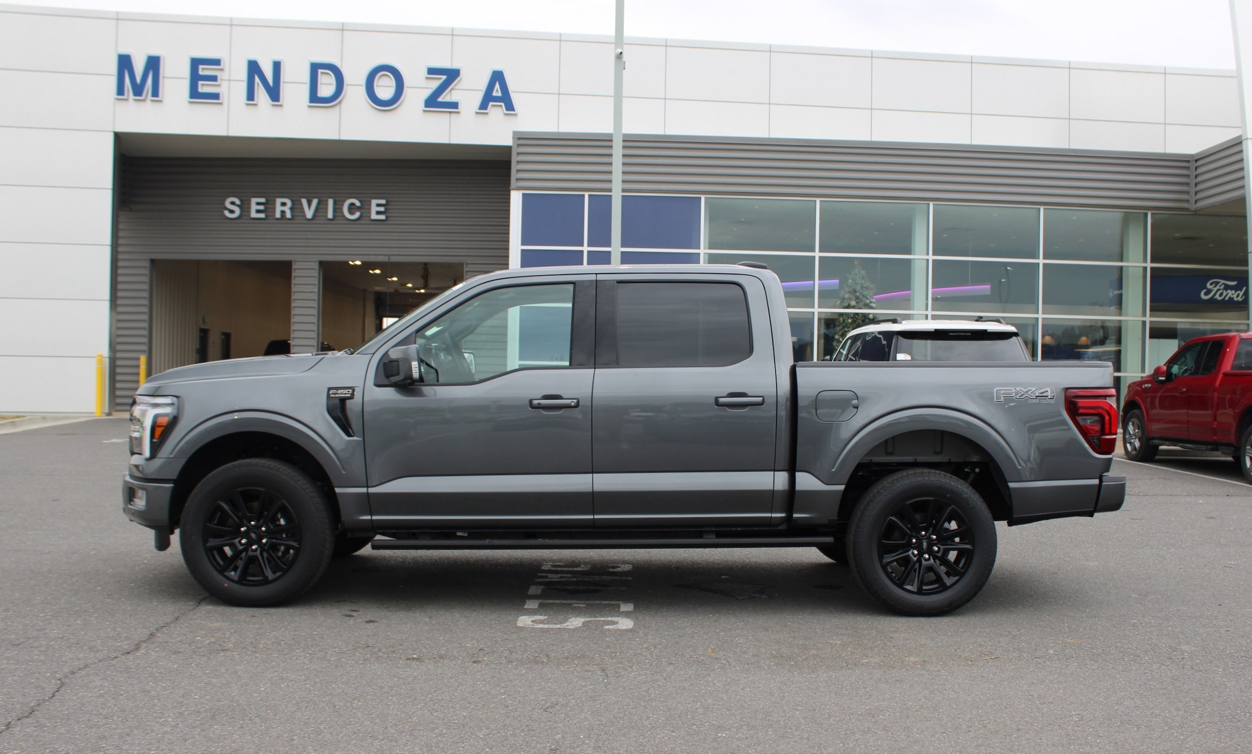 2025 Ford F-150 Platinum's photo