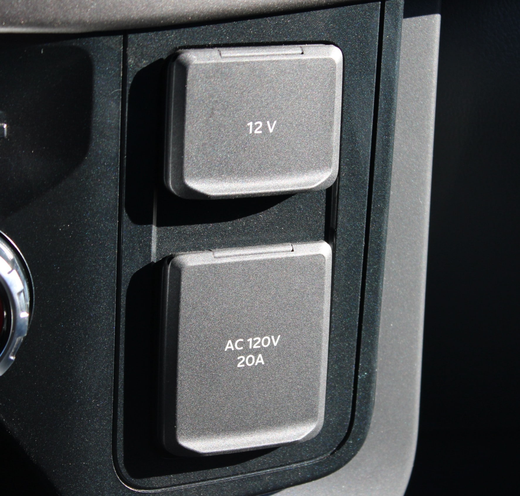 2025 Ford F-150 Lightning XLT - Photo 28