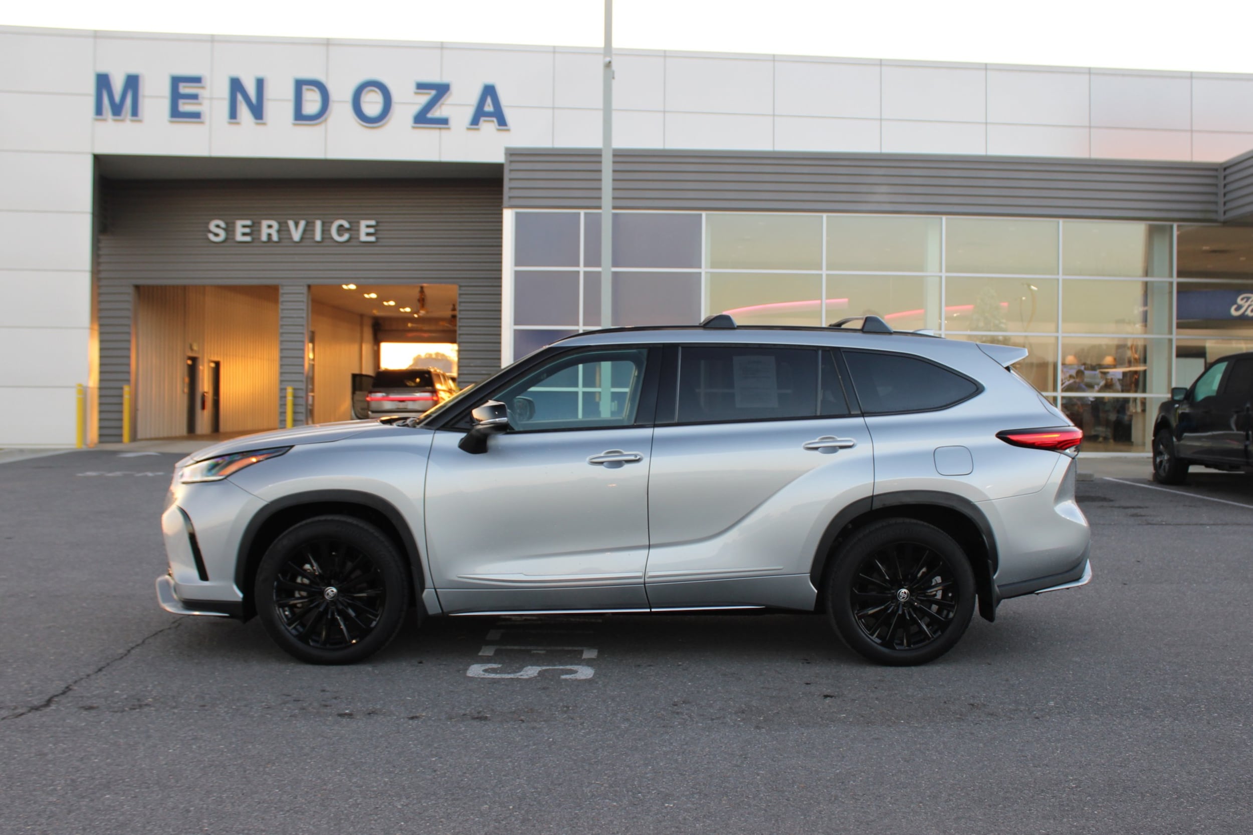2023 Toyota Highlander XSE's photo