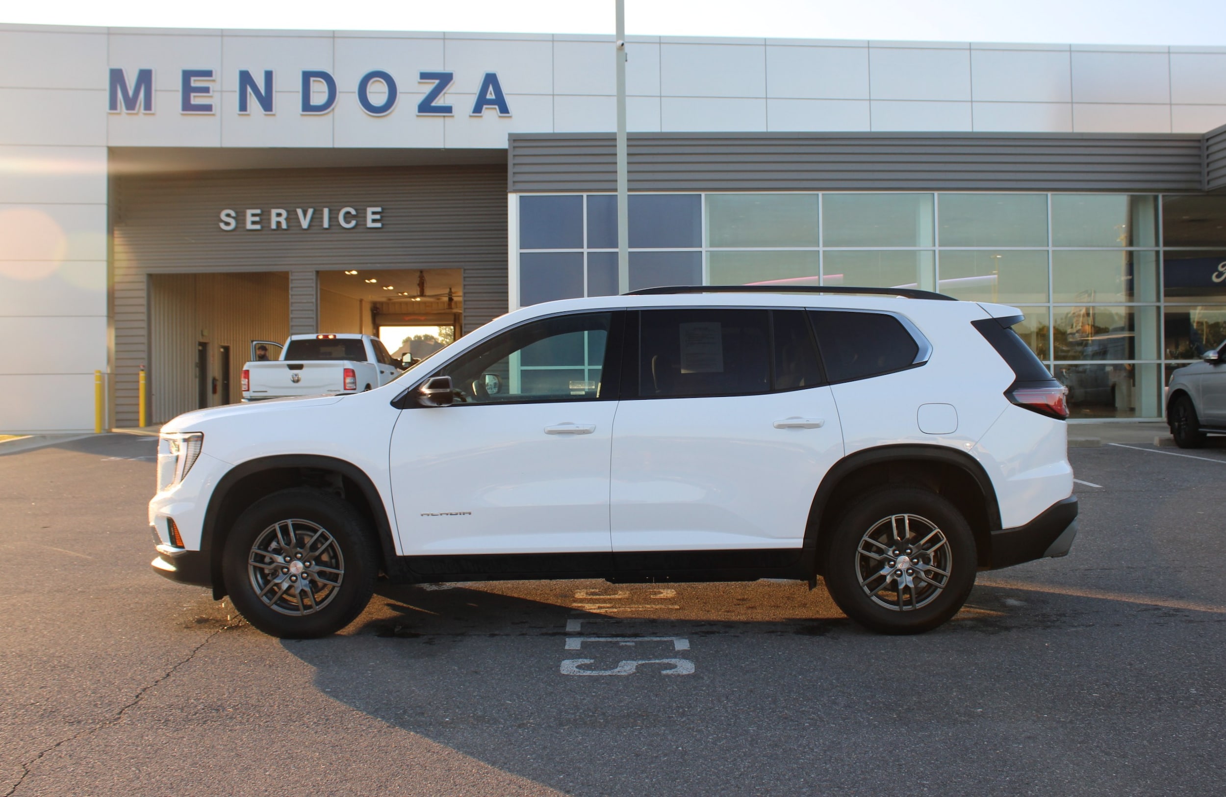 2025 GMC Acadia Elevation's photo