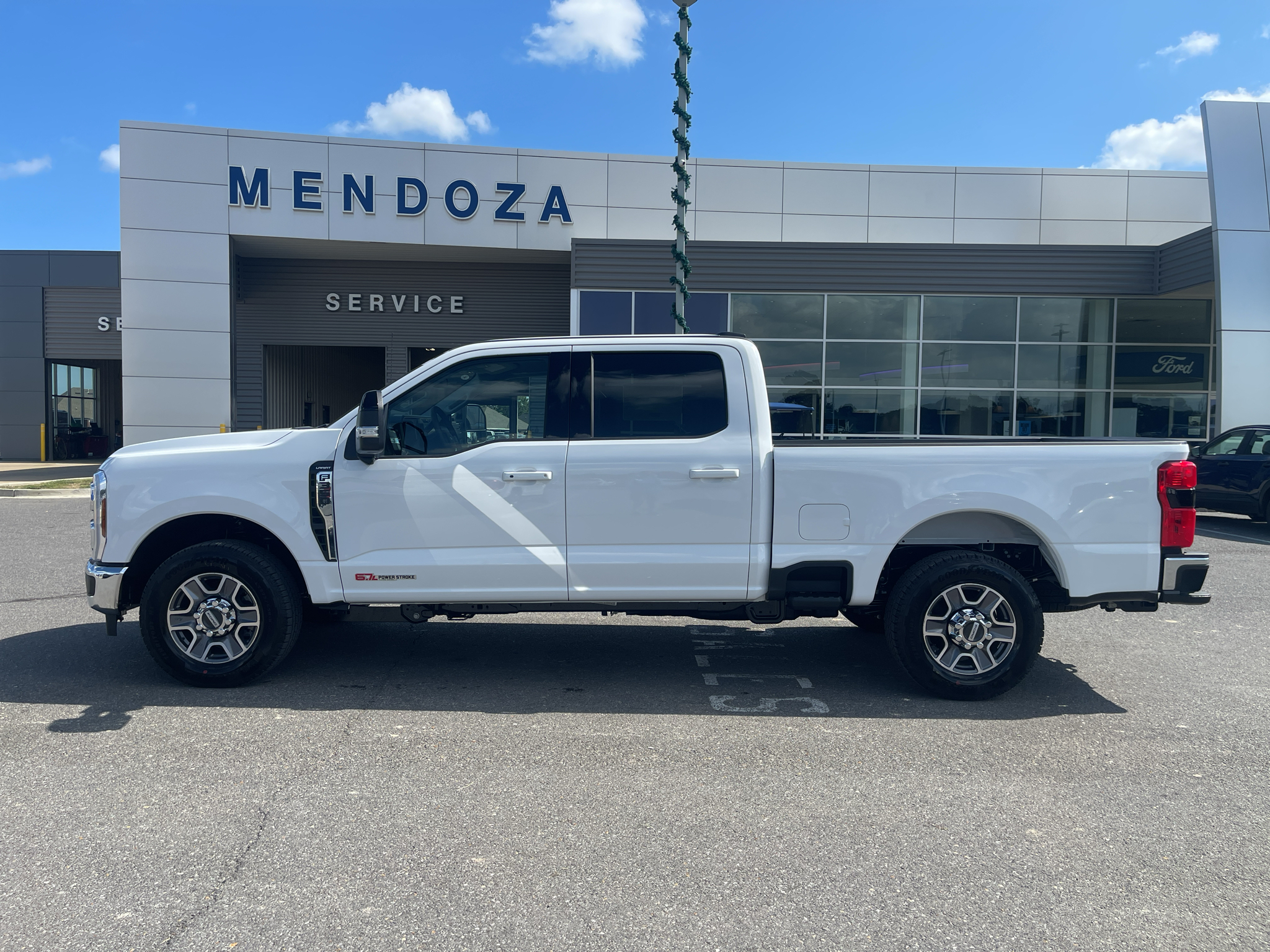 2027 Ford F-350 Lariat Crew Cab
