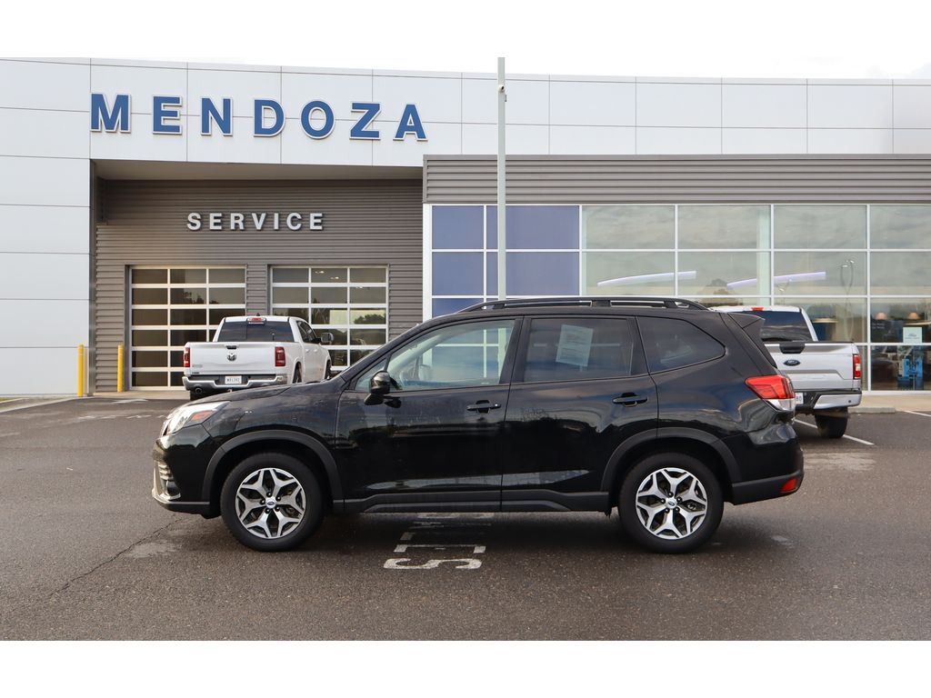 2023 Subaru Forester Premium's photo