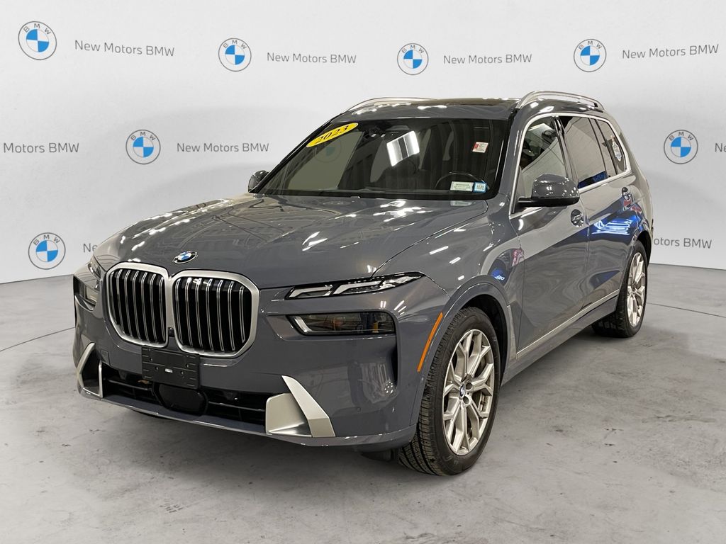 2023 BMW X7 40i's photo