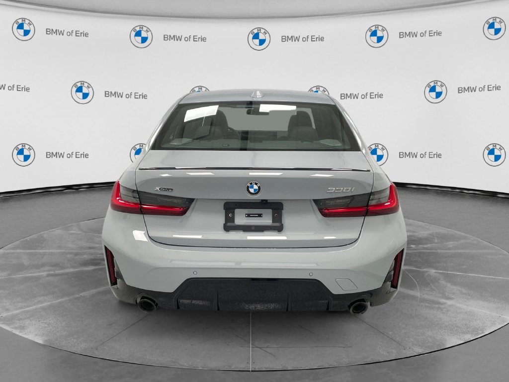 2026 BMW 3 Series photo 3 of 13