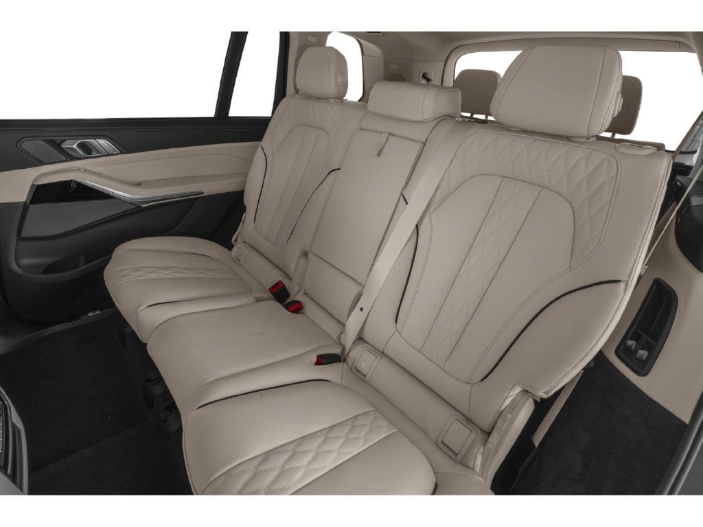 2027 BMW X7 photo 9 of 12
