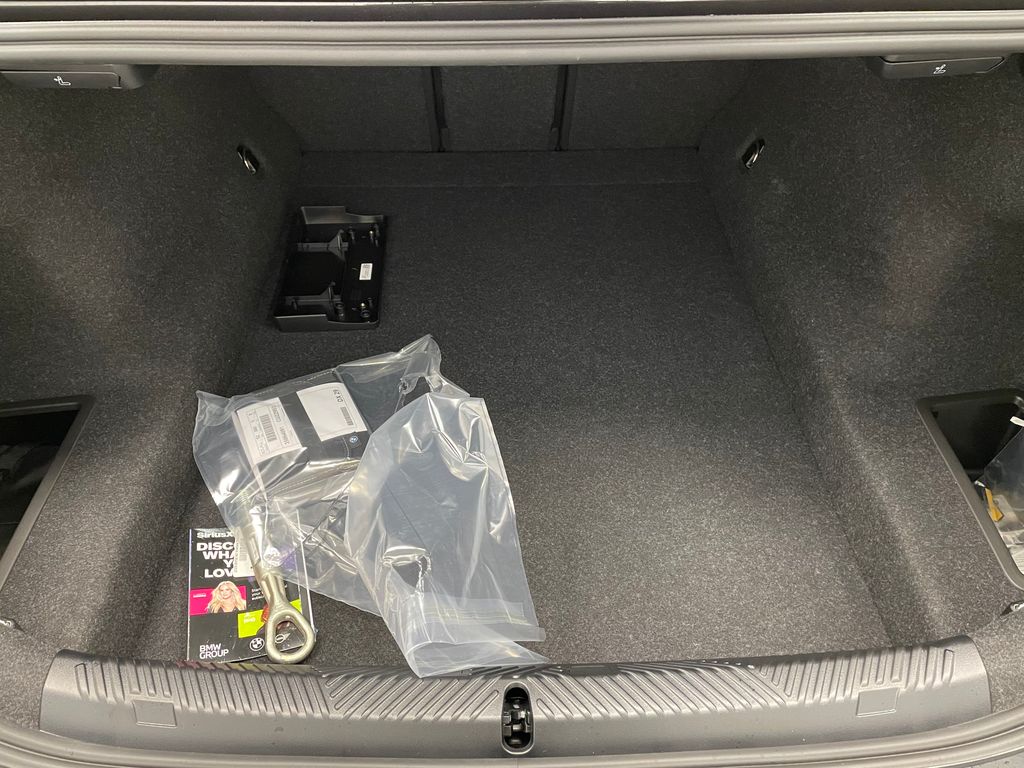 2025 BMW 5 Series 530i - Photo 10