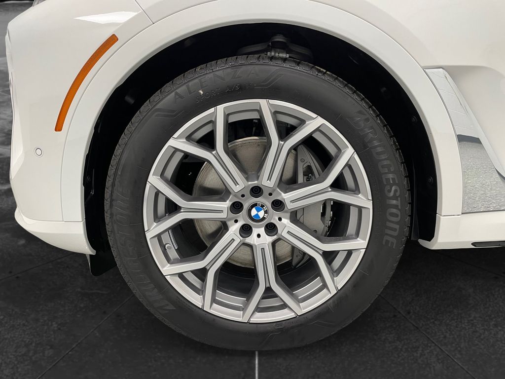 2027 BMW X7 xDrive40i Alpine White at New Motors