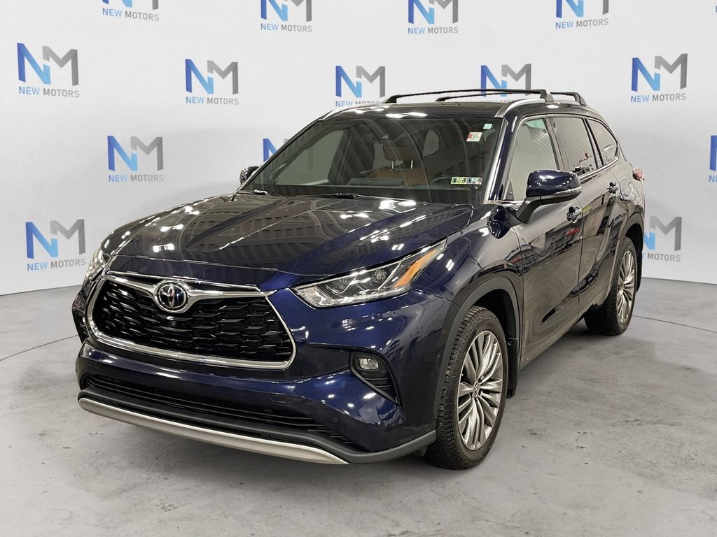 2021 Toyota Highlander Platinum's photo
