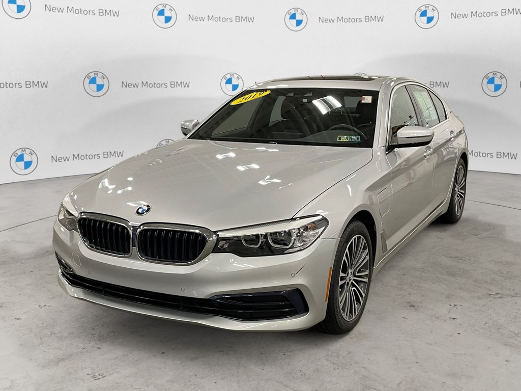 2019 BMW 5 Series 530e's photo