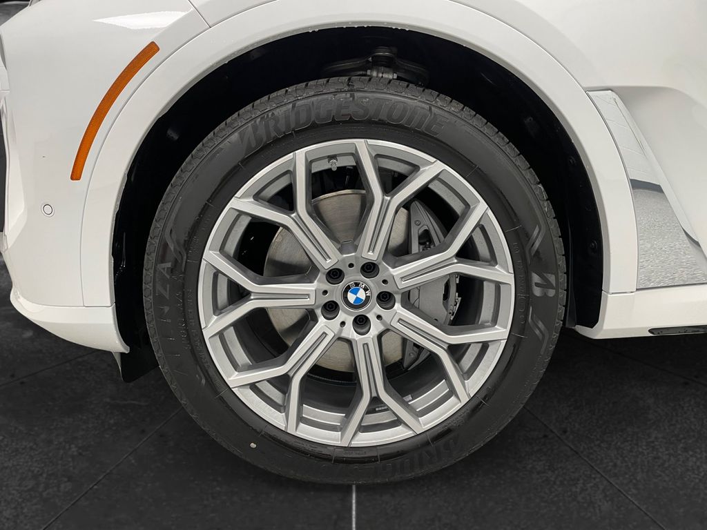 2027 BMW X7 xDrive40i Mineral White Metallic at New Motors