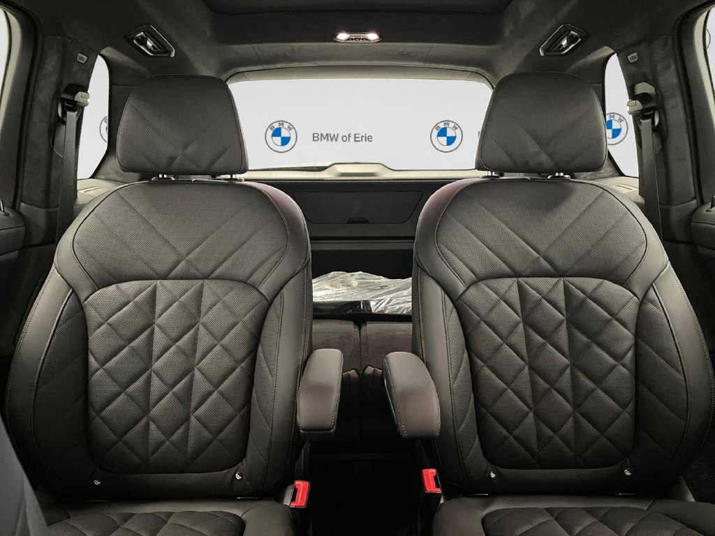 2027 BMW X7 photo 12 of 14