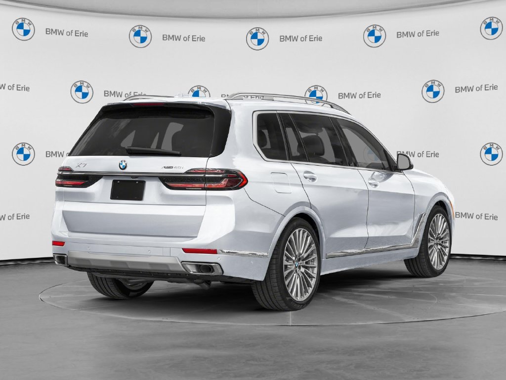 2027 BMW X7 photo 2 of 12