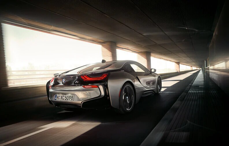 How Fast is the BMW i8?