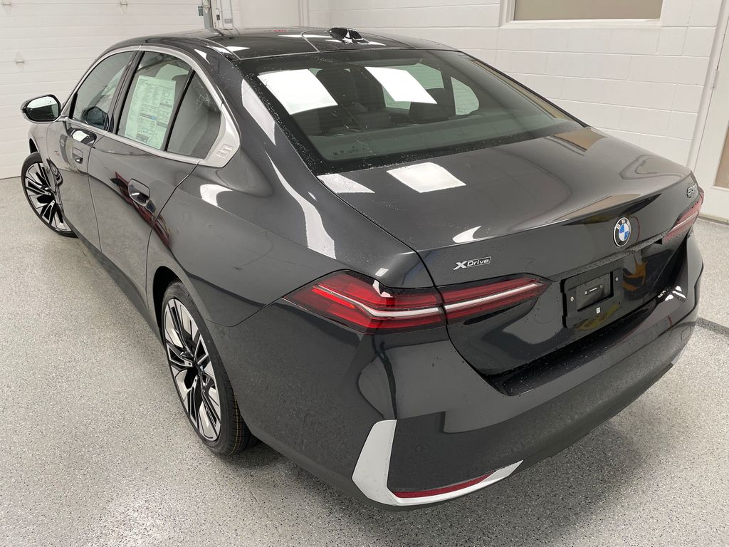 2025 BMW 5 Series 530i - Photo 8
