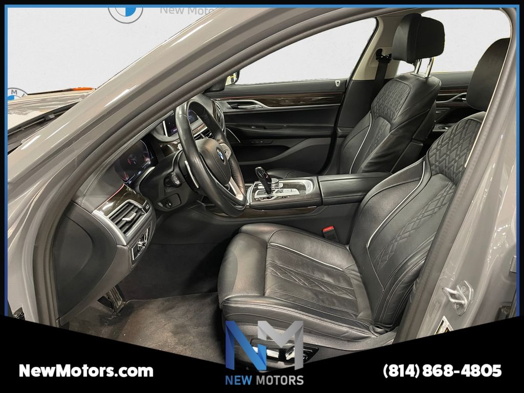 2022 BMW 7 Series 750i - Photo 9