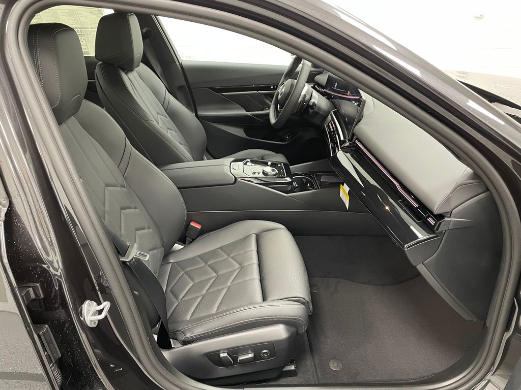 2025 BMW 5 Series 530i - Photo 14