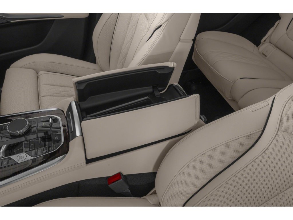 2027 BMW X7 photo 10 of 12