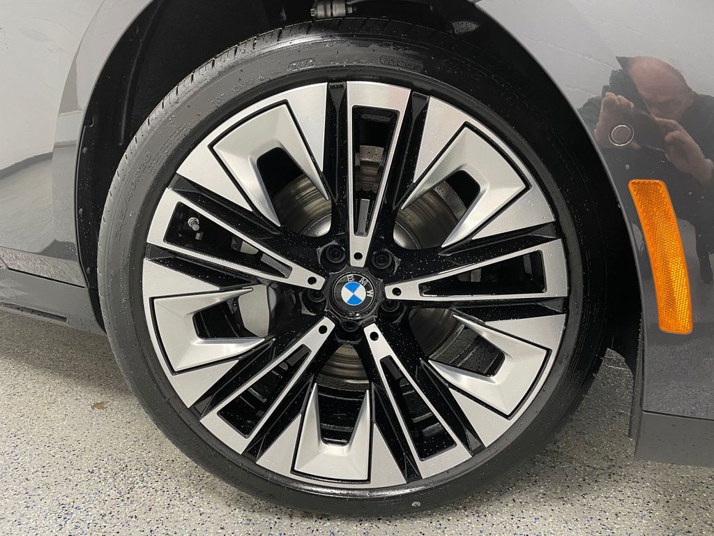 2025 BMW 5 Series 530i - Photo 12