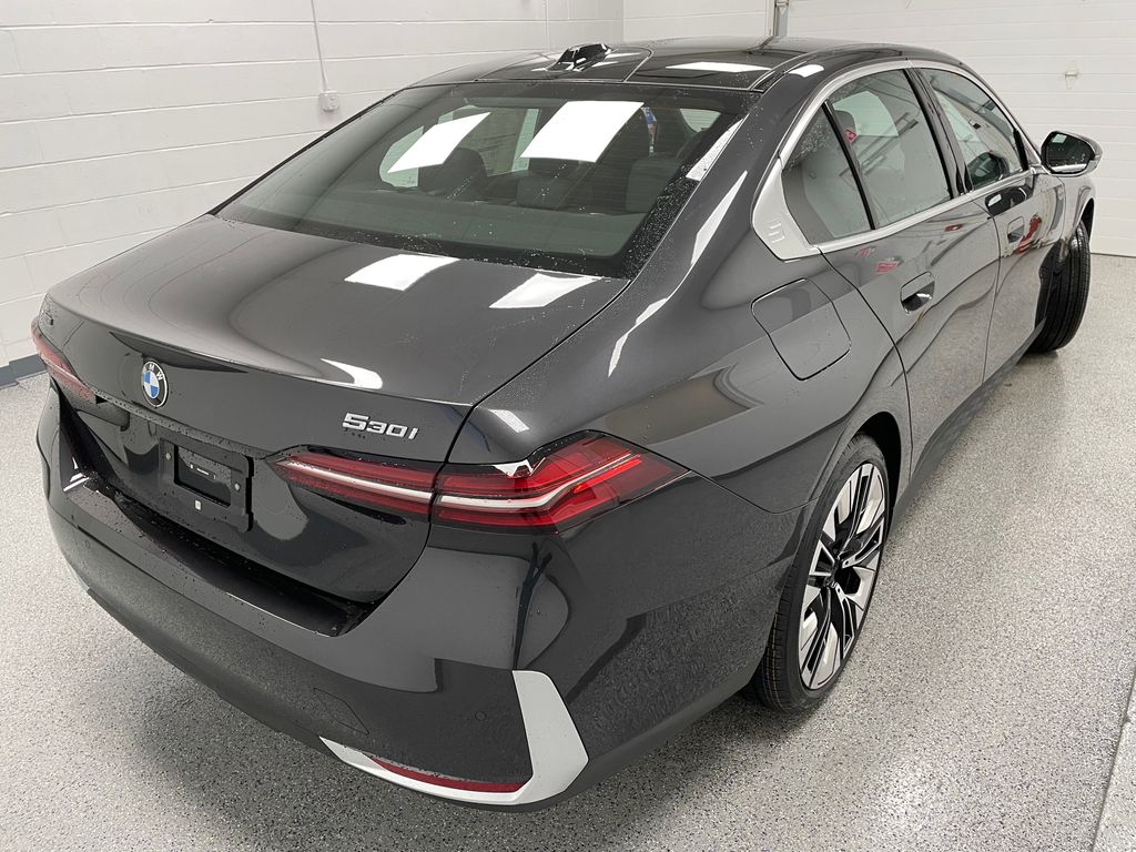 2025 BMW 5 Series 530i - Photo 7