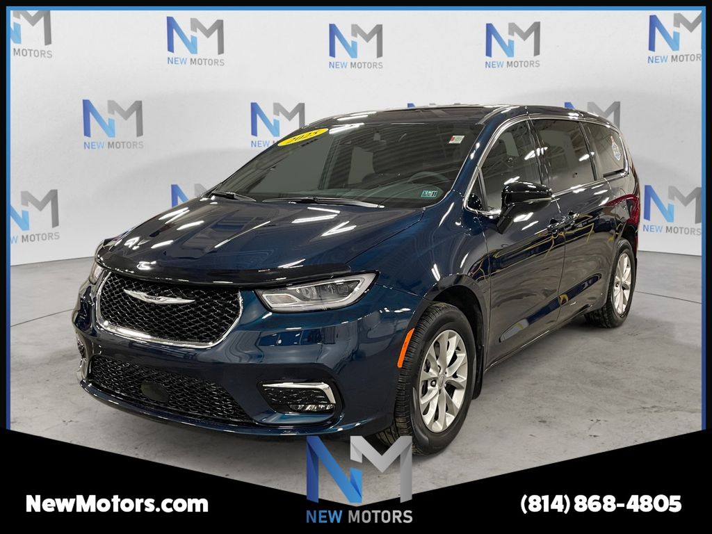 2025 Chrysler Pacifica Select AWD's photo