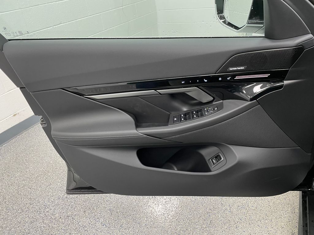 2025 BMW 5 Series 530i - Photo 31