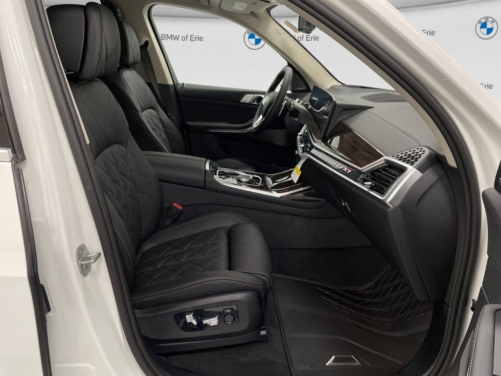 2027 BMW X7 xDrive40i Alpine White at New Motors