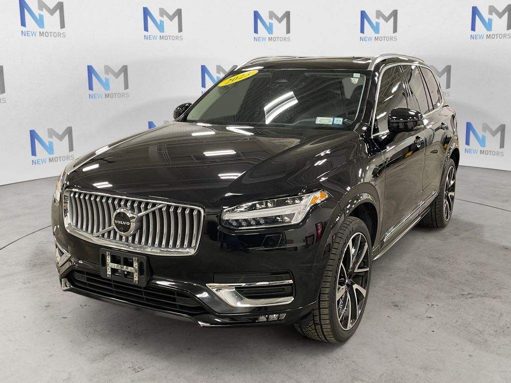 2023 Volvo XC90 Plus's photo
