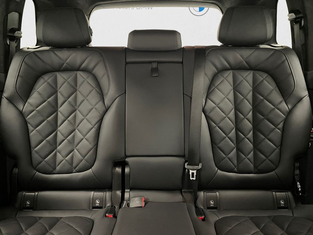 2025 BMW X7 40i - Photo 11