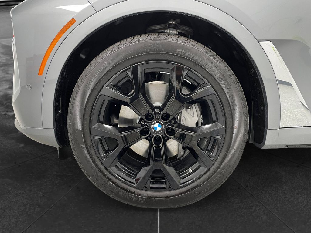 2027 BMW X7 xDrive40i Gray Metallic at New Motors