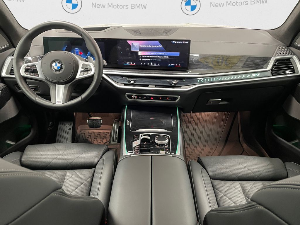 2025 BMW X7 40i - Photo 8