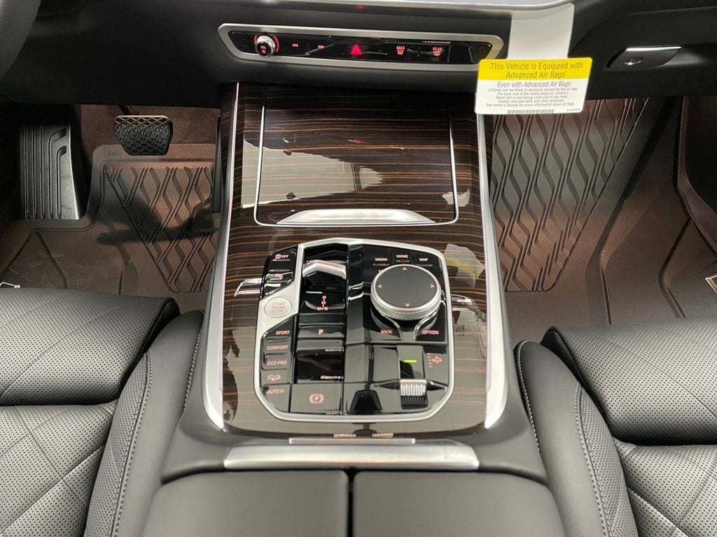 2027 BMW X7 xDrive40i Alpine White at New Motors