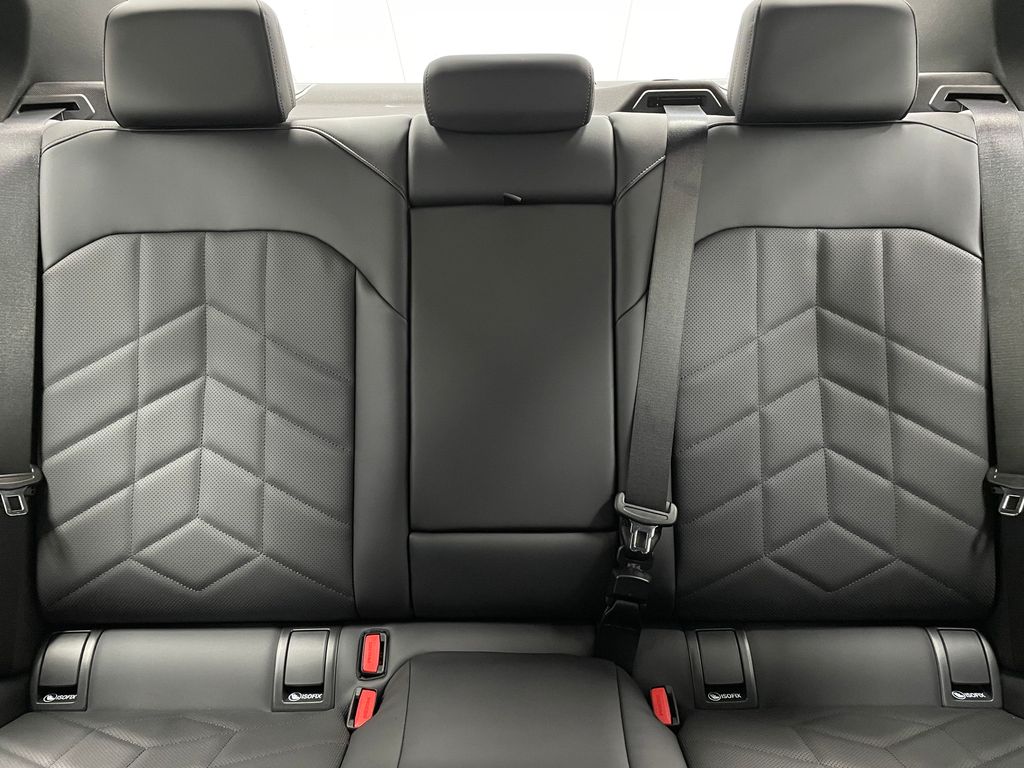 2025 BMW 5 Series 530i - Photo 18